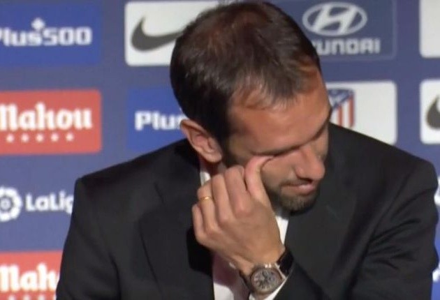 Godin bật khóc trong ngày chia tay Atletico Madrid - Bóng Đá