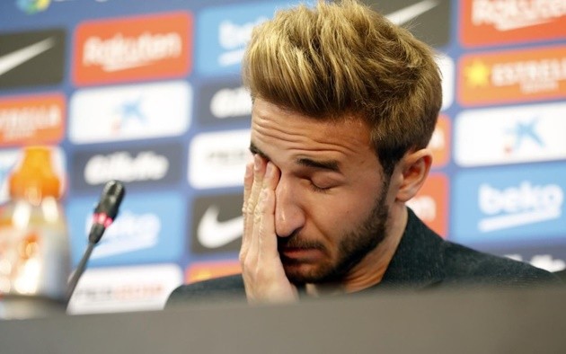 Xúc động giây phút đứa con La Masia rời Barca - Bóng Đá