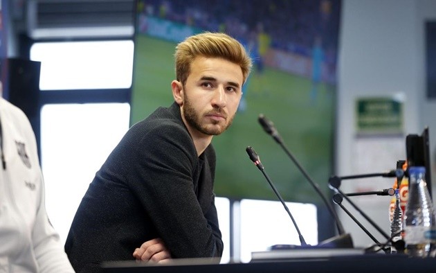 Xúc động giây phút đứa con La Masia rời Barca - Bóng Đá