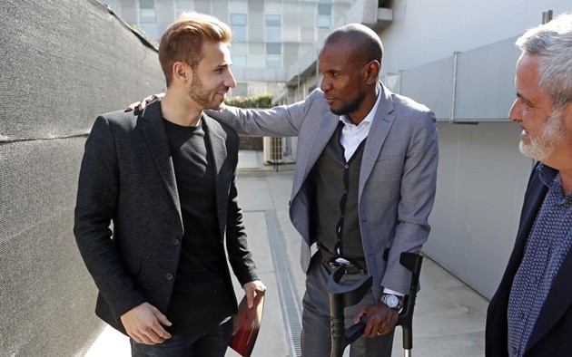 Xúc động giây phút đứa con La Masia rời Barca - Bóng Đá