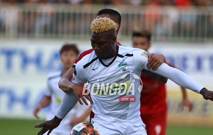 TRỰC TIẾP HAGL 0-0 TP.HCM (H1): Chevaughn Walsh có cú đánh đầu cận thành - Bóng Đá