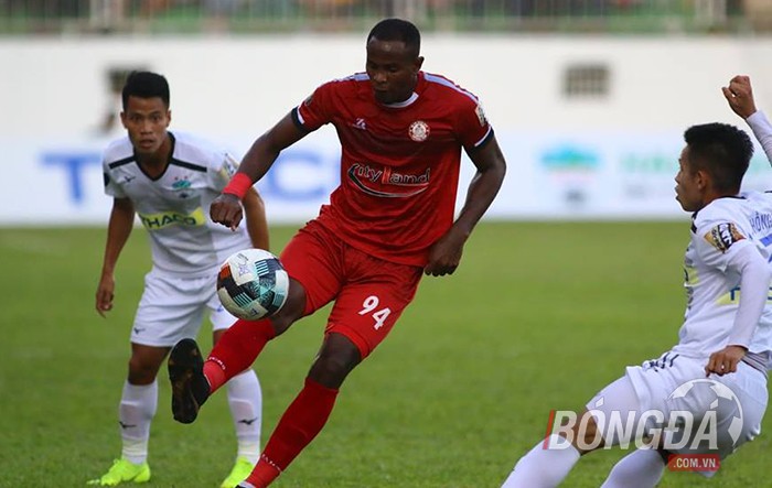 4 điểm nhấn HAGL 1-2 TP.HCM: Văn Toàn đáng khen, 