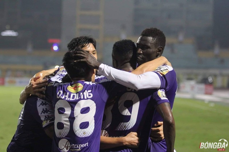 Nảy lửa 2 đầu bảng xếp hạng V-League - Bóng Đá