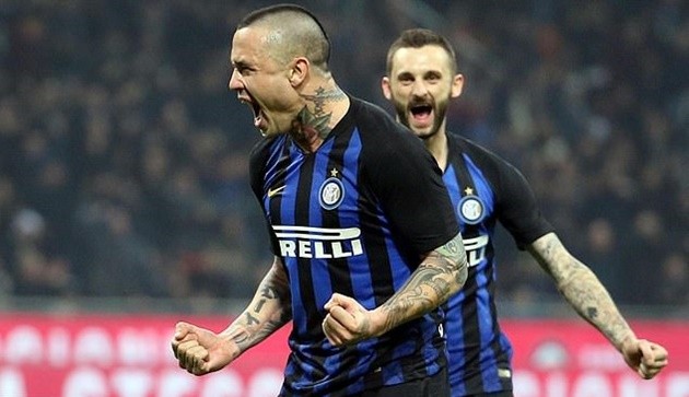 Unsettled Mauro Icardi and his wife and agent Wanda all smiles as they watch dramatic victory at San Siro - Bóng Đá