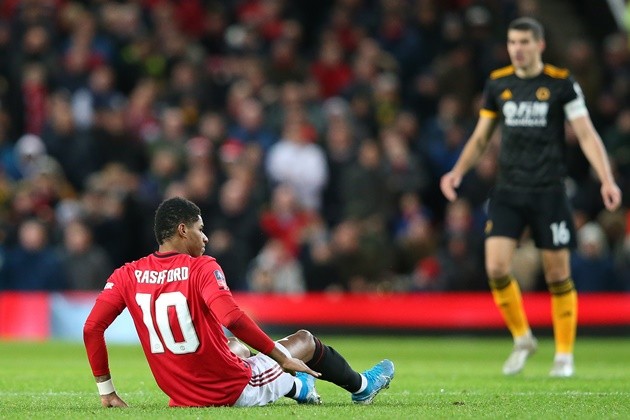 Rashford drives to training days after being chauffeured into Carrington as Man Utd striker recovers from back injury - Bóng Đá