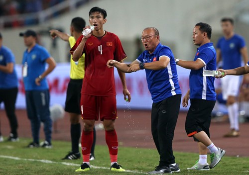 King’s Cup: Sự tương phản thú vị giữa Việt Nam và Thái Lan - Bóng Đá