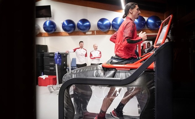 Ảnh Ibrahimovic ra mắt AC Milan - Bóng Đá