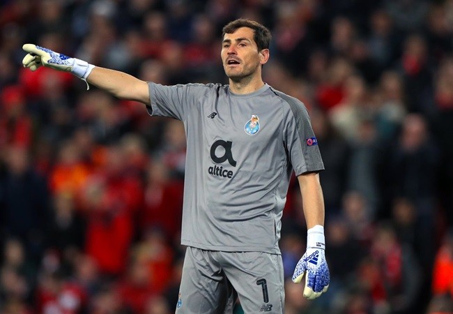 casillas lên cơn đau tim - Bóng Đá