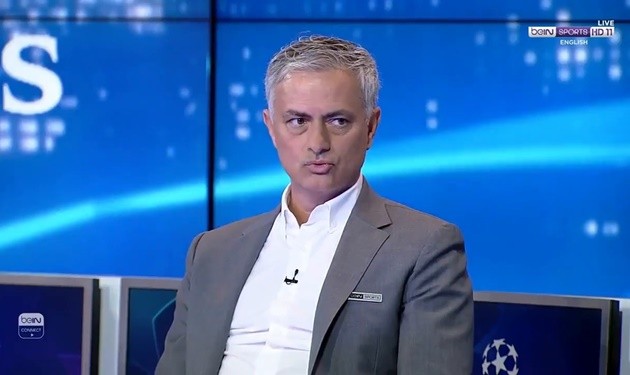 Cả gan ví Man Utd với nhược tiểu, Mourinho bị nghiệp quật 