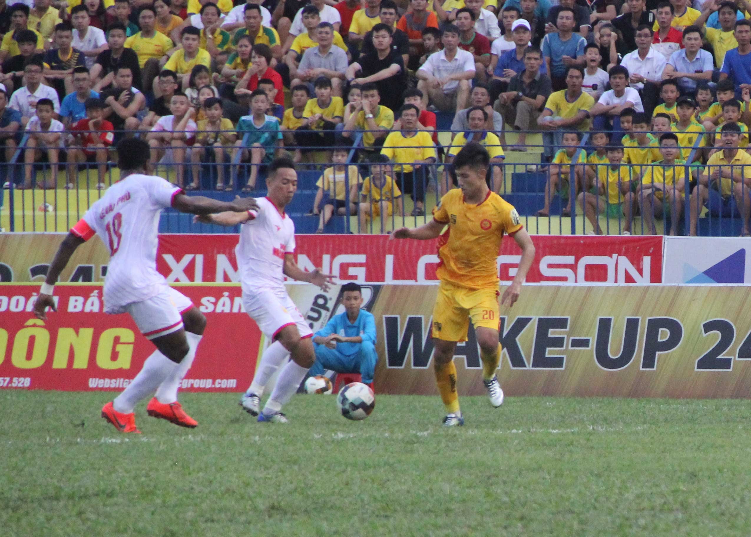 Trắng tay trên sân Thanh Hóa, HLV Nam “tố” trọng tài cướp bàn thắng - Bóng Đá