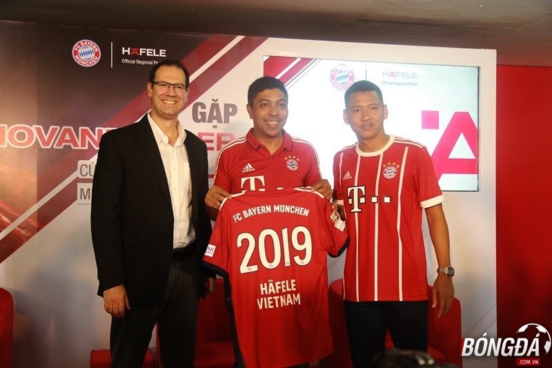 Huyền thoại Bayern đọ dáng cùng tiền đạo Anh Đức - Bóng Đá