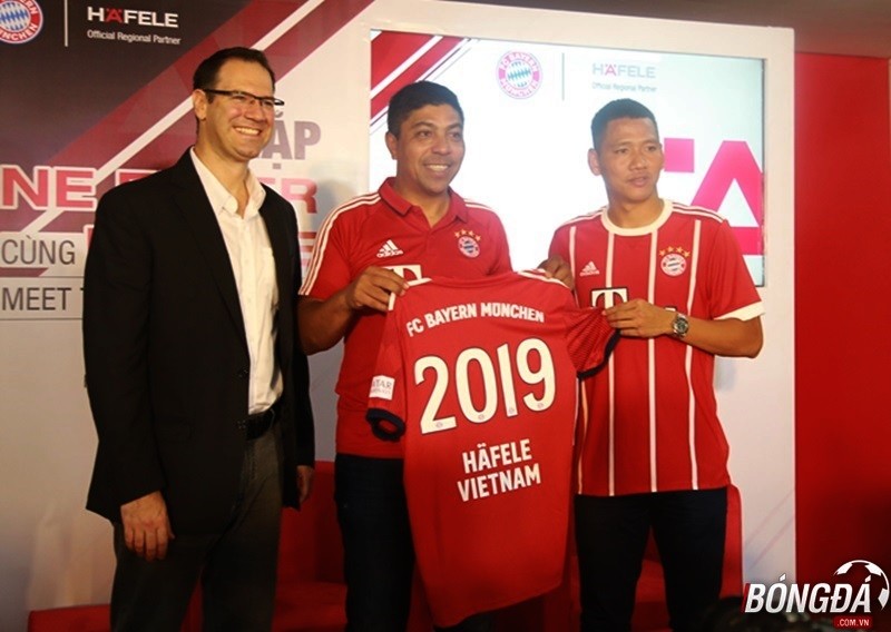 Huyền thoại Bayern đọ dáng cùng tiền đạo Anh Đức - Bóng Đá