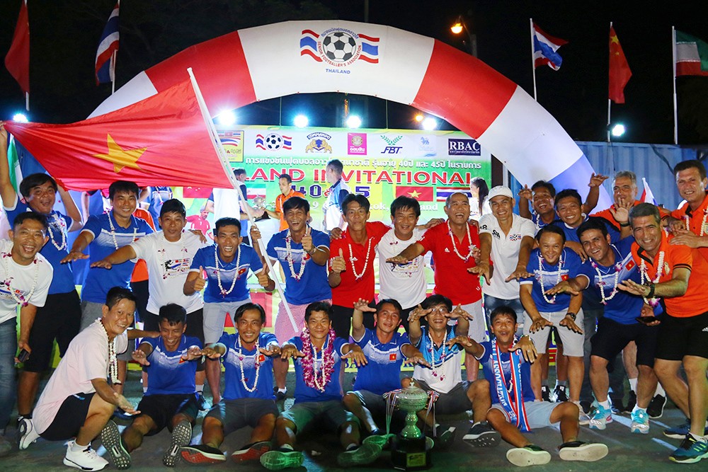 Thiên Long vô địch giải lão tướng tại Thái Lan - Bóng Đá