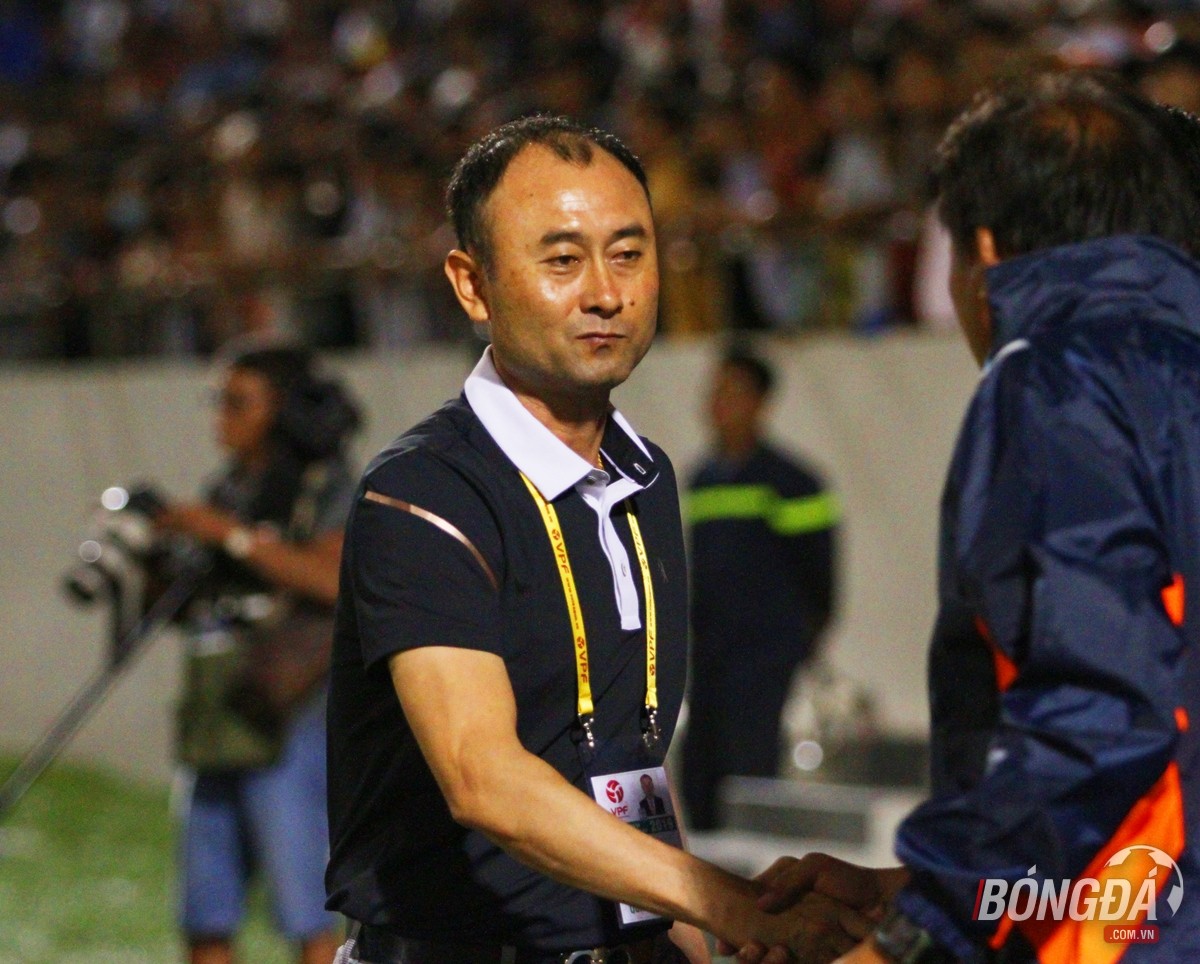 Thua trận đầu tiên cùng HAGL, HLV Lee Tae Hoon nói gì? - Bóng Đá