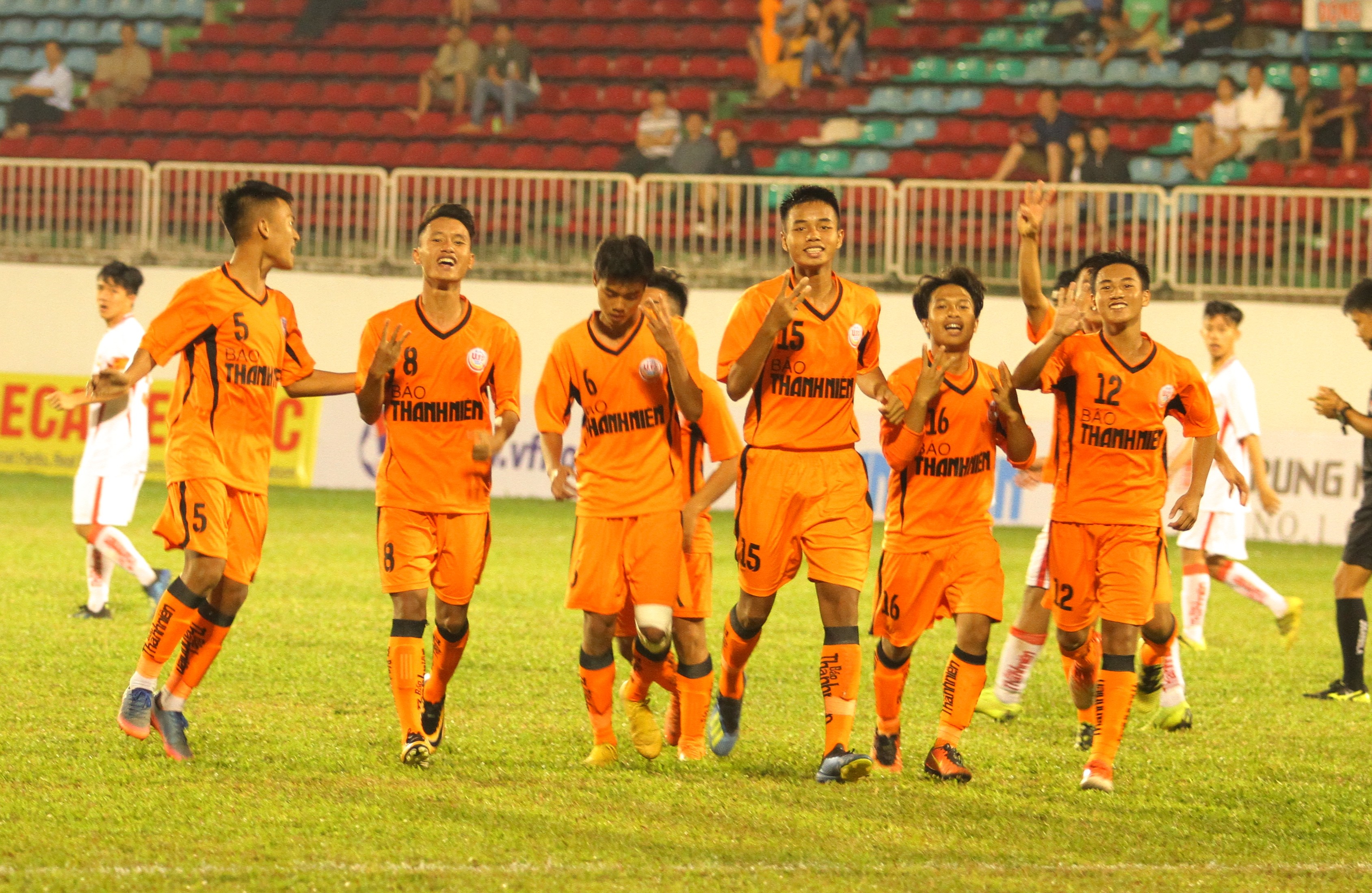 Quân U19 HAGL bị tố đá gãy chân đối thủ, HLV Garchen nói gì? - Bóng Đá