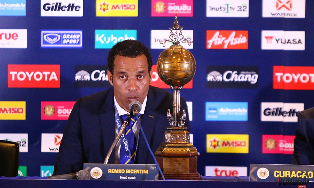 Vô địch King’s Cup 2019, HLV Curacao khen ngợi 1 cầu thủ Việt Nam - Bóng Đá