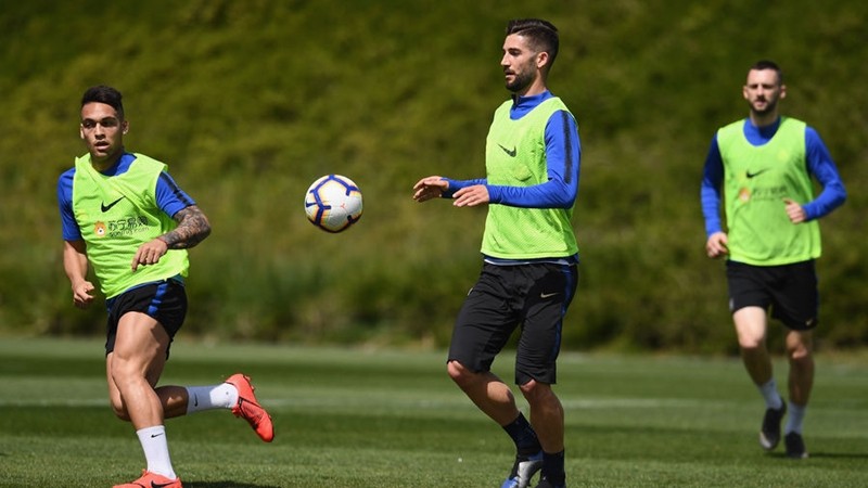 Trước tin đồn sa thải, HLV Inter Milan đáp trả đầy bất ngờ - Bóng Đá