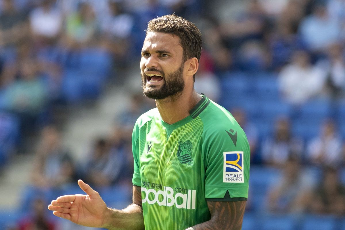 Barcelona identify striker they want to sign on an emergency basis but €70m release clause is a problem - Bóng Đá