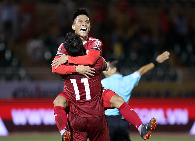 5 độc chiêu của người cũ HAGL đưa TPHCM lên đầu bảng - Bóng Đá