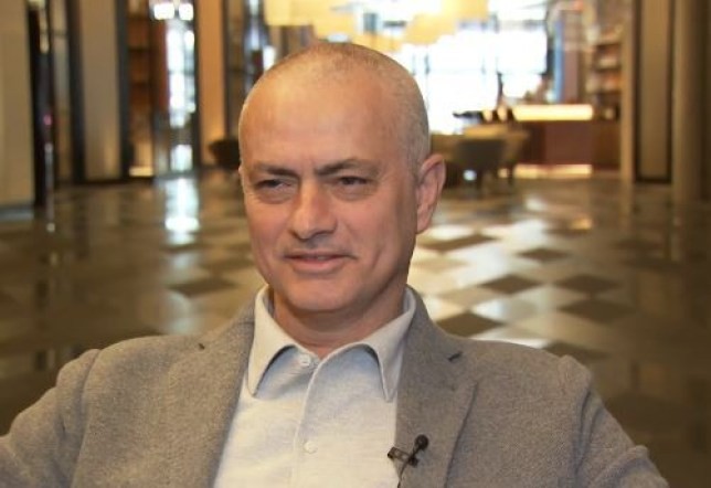 Jose Mourinho reveals a mistake caused him to shave all his hair off  - Bóng Đá