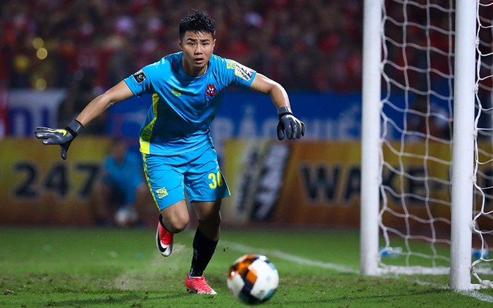 Văn Toản tiếp tục cản phá quả penalty, Bùi Tiến Dũng có lo lắng? - Bóng Đá