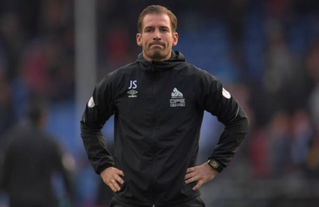 CĐV Huddersfield vỗ tay động viên khi đội nhà xuống hạng - Bóng Đá