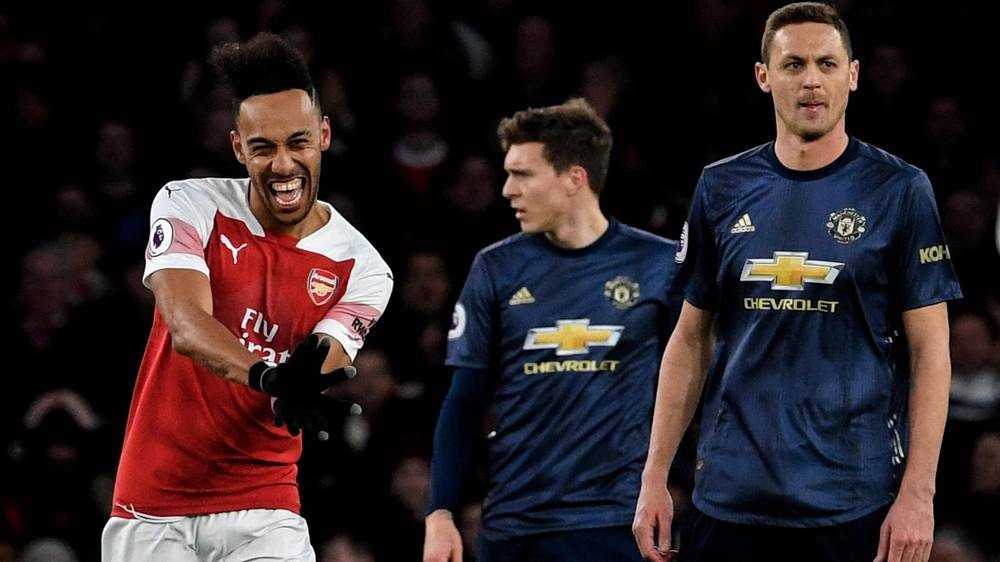 Man Utd gục ngã: 2 