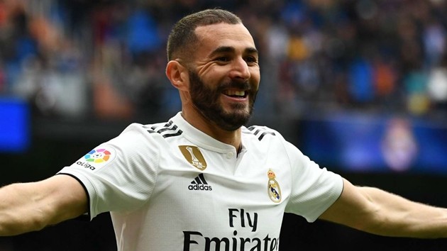Benzema xô đổ kỷ lục của CR7 - Bóng Đá