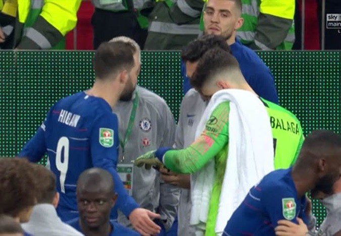 Chuyện Sarri chỉ đạo Kepa bắt penalty qua điện thoại nói lên 1 điều - Bóng Đá