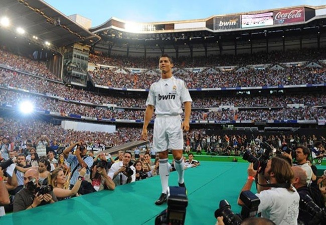 Man Utd từ khi bán Ronaldo: 44 tân binh, và chỉ 2 Premier League! - Bóng Đá