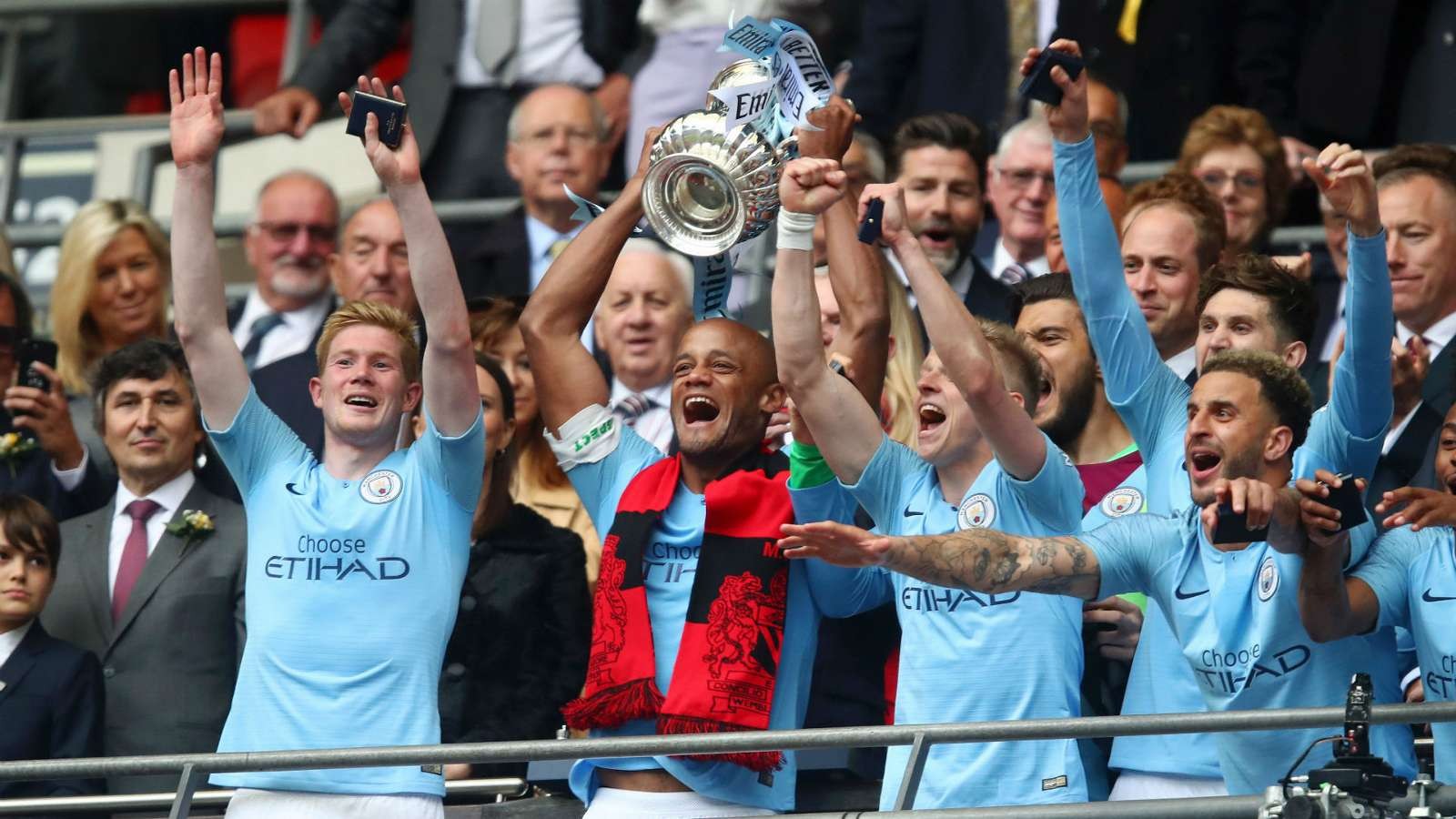 Hủy diệt Watford, Kompany tuyên bố Man City không có đối thủ - Bóng Đá