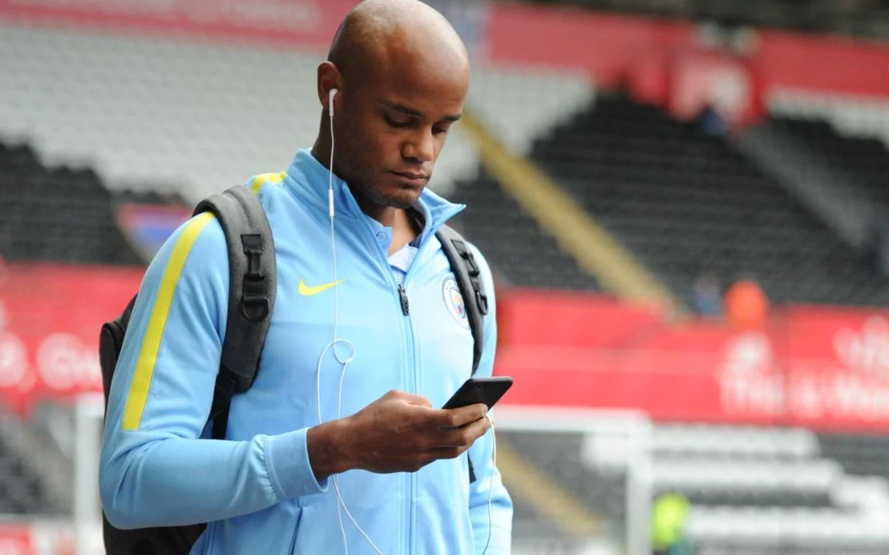 SỐC: Học viện Man Utd áp dụng công nghệ của đội trưởng Man City - Bóng Đá