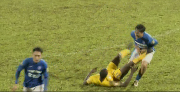 Mạc Hồng Quân và cơn ác mộng của các chân sút ngoại - Bóng Đá