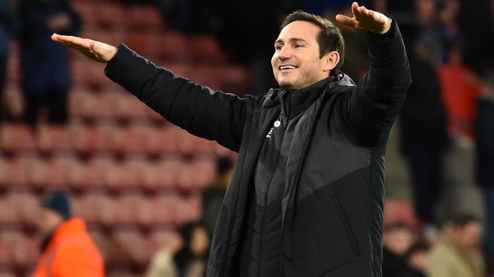 Huyền thoại Chelsea lên tiếng về việc thay thế HLV Maurizio Sarri - Bóng Đá