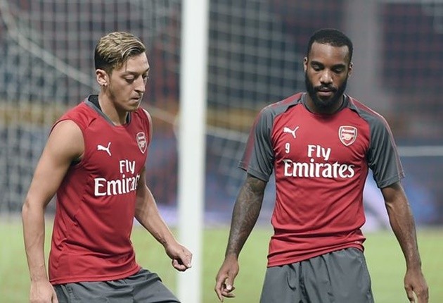 'Lacazette và Ozil không vui khi bị thay ra' - Bóng Đá