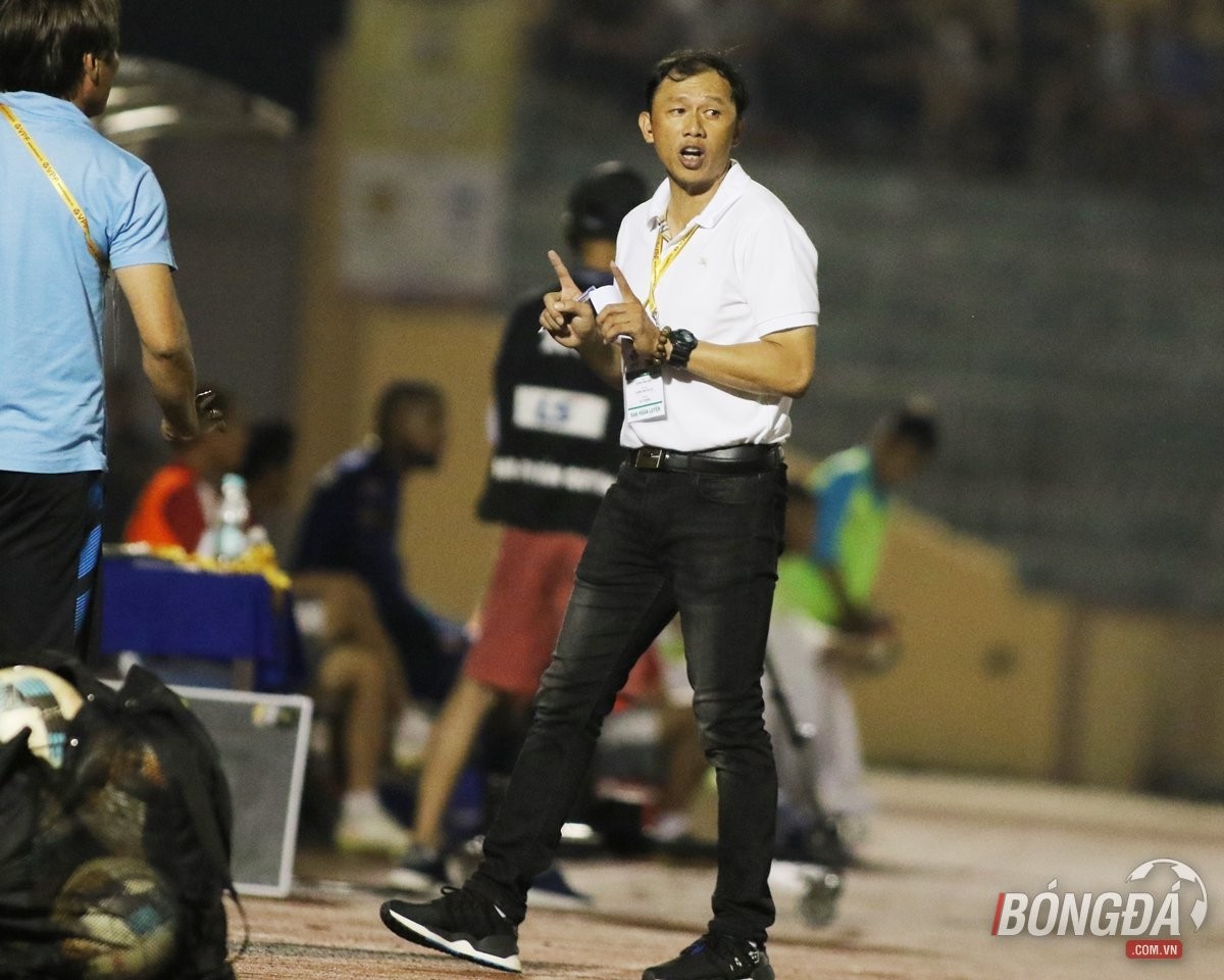 HLV HAGL nói gì khi quyết định từ chức vị trí thuyền trưởng? - Bóng Đá