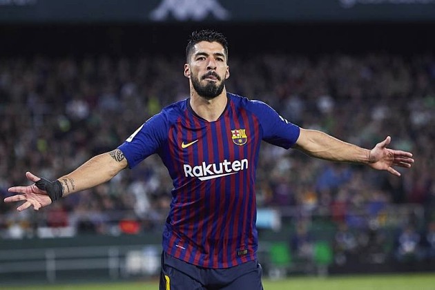 Suarez dính chấn thương trong ngày Barca thắng tưng vừng Real Betis - Bóng Đá