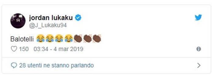 Balotelli ăn mừng 