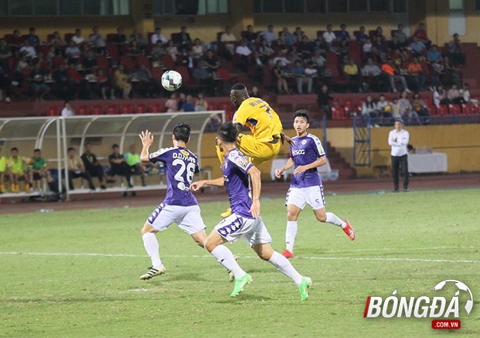 TRỰC TIẾP Hà Nội 2-0 SLNA (H1): Omar gieo sầu cho đội bóng 