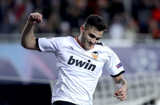 Man Utd sent scouts to watch Valencia striker Maxi Gomez score twice vs Barcelona ahead of potential summer transfer - Bóng Đá