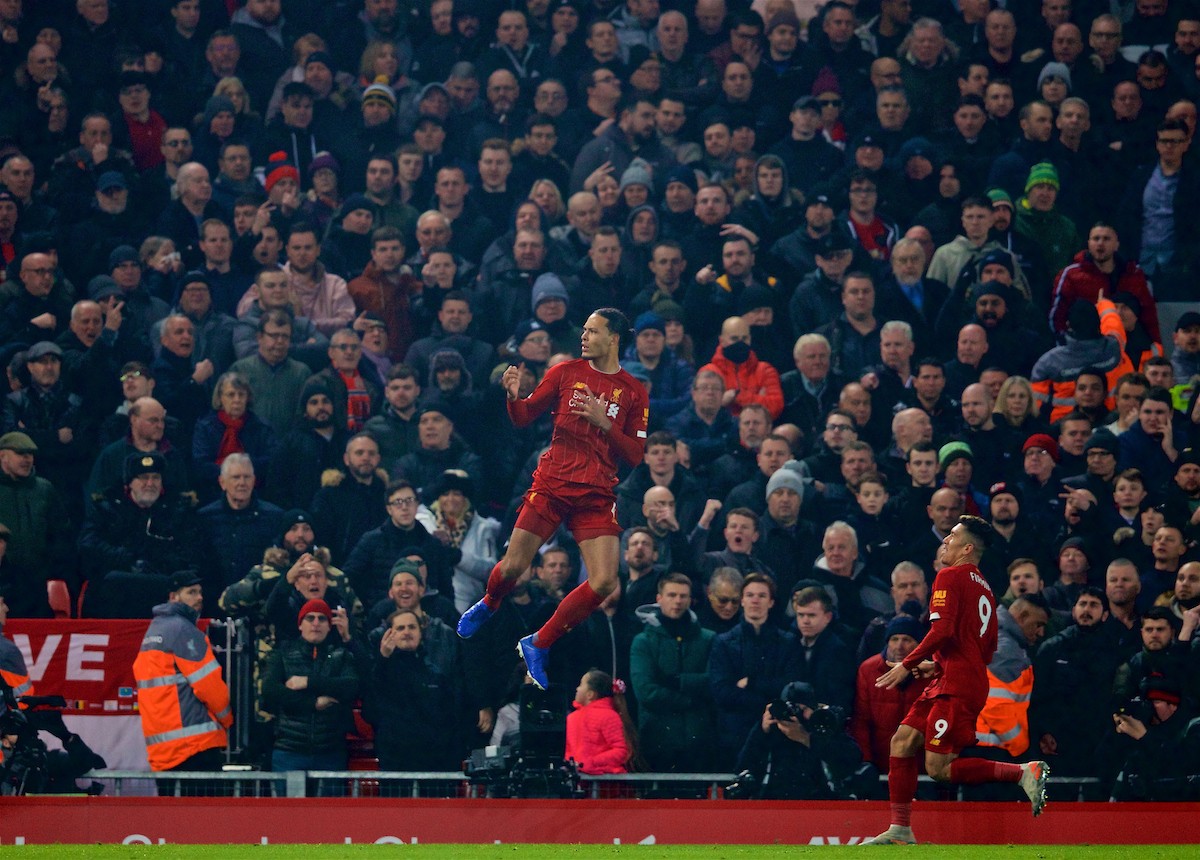 Ole Gunnar Solskjaer sent warning over ‘panic buy’ as Man Utd consider striker signing - Bóng Đá