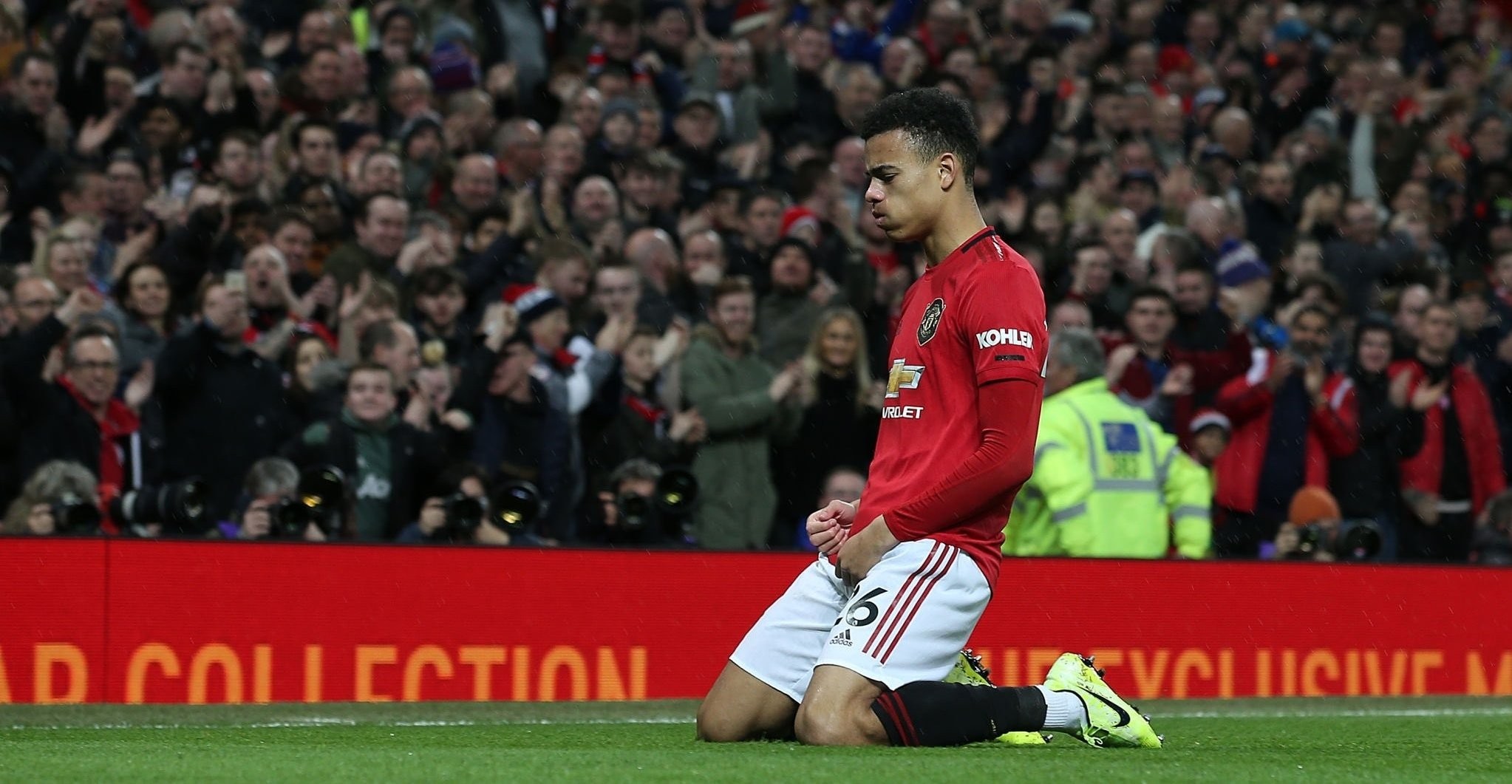 'Chàng trai 18 tuổi sút góc dưới quá hiểm!' - Bóng Đá