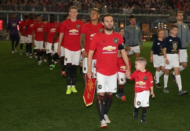 Ashley Young đi, đâu là 'ứng viên vàng' cho băng thủ quân Man Utd? - Bóng Đá