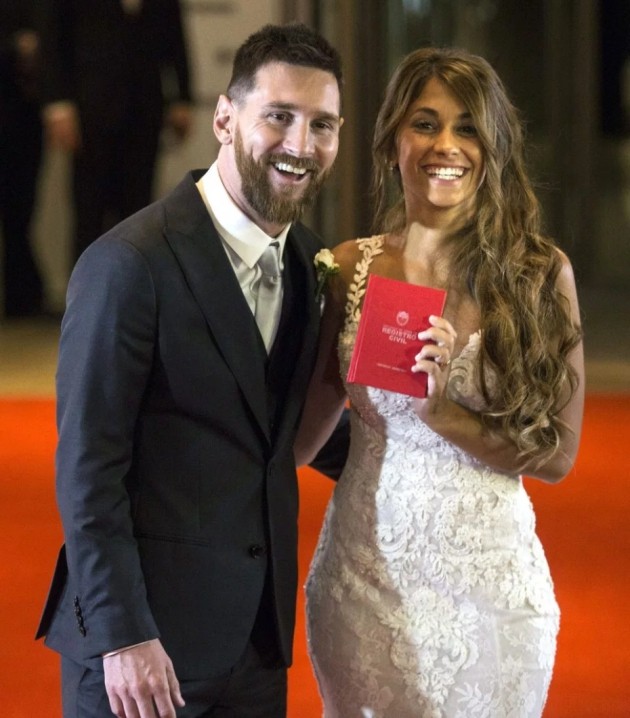Tấm ảnh Messi chụp cùng vợ hơn 20 năm trước - Bóng Đá