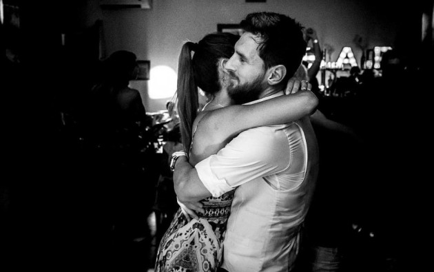 Tấm ảnh Messi chụp cùng vợ hơn 20 năm trước - Bóng Đá