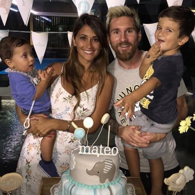 Tấm ảnh Messi chụp cùng vợ hơn 20 năm trước - Bóng Đá