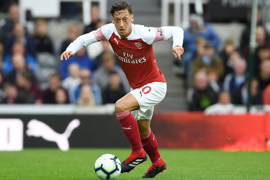 Kevin Campbell: Arsenal phải bán Ozil - Bóng Đá