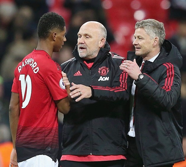 Mike Phelan nhắn nhủ các học trò trước trận đấu với Barca - Bóng Đá