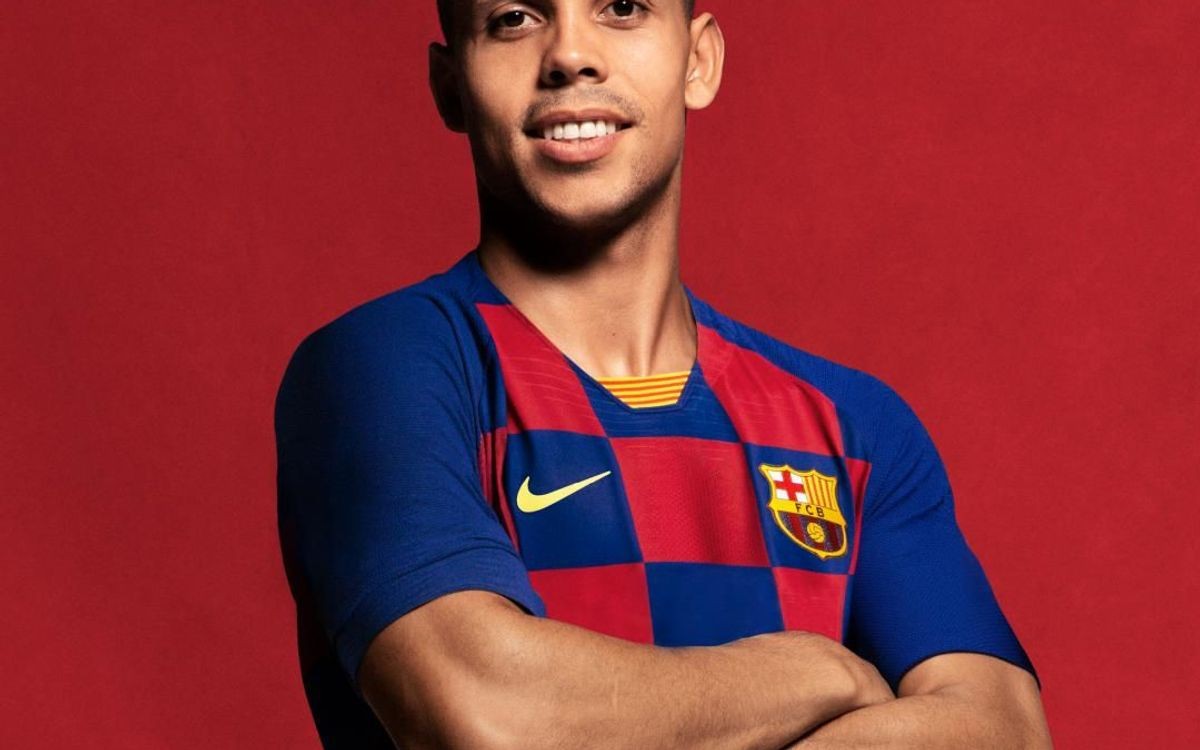 Barcelona chính thức ra mắt áo đấu ca-rô lạ mắt - Bóng Đá