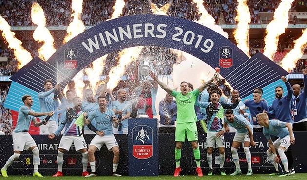 Man City stars Kompany, Silva, De Bruyne and Co celebrate historic Treble and say farewell to legendary skipper - Bóng Đá